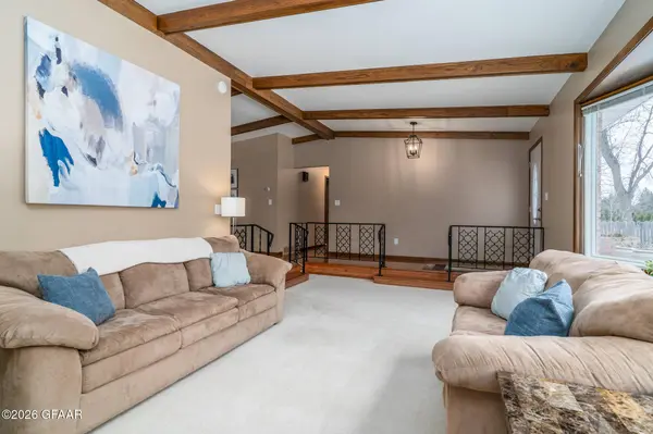 324 52ND AVE S, Grand Forks, ND 58201