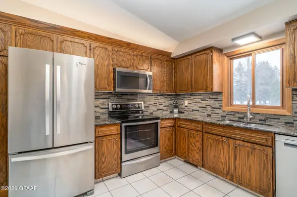 324 52ND AVE S, Grand Forks, ND 58201