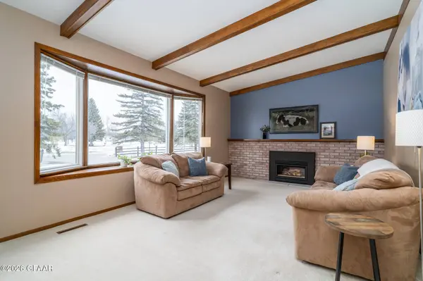 324 52ND AVE S, Grand Forks, ND 58201