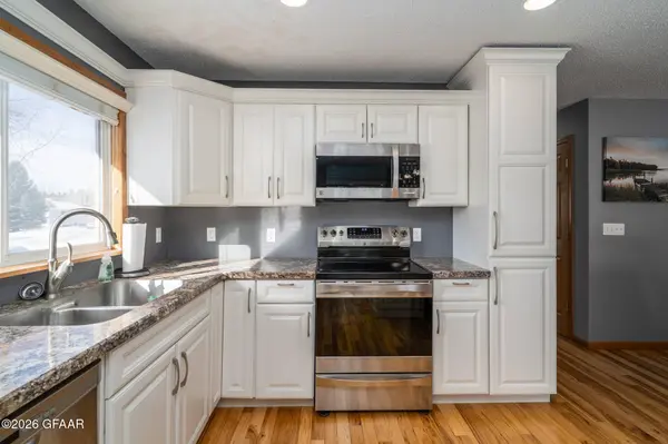 1017 9TH AVE SE, East Grand Forks, MN 56721