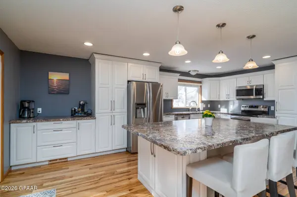 1017 9TH AVE SE, East Grand Forks, MN 56721