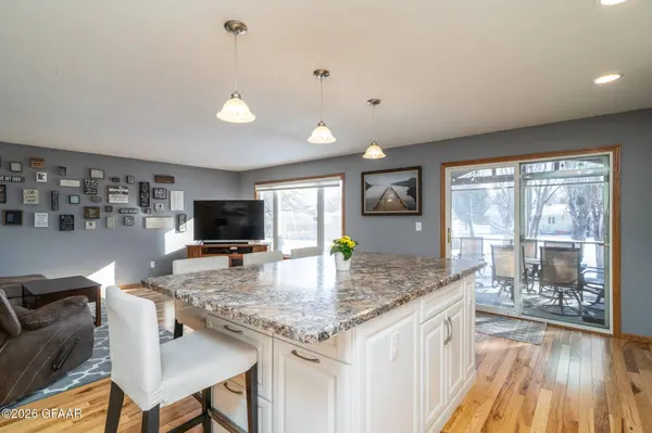 1017 9TH AVE SE, East Grand Forks, MN 56721