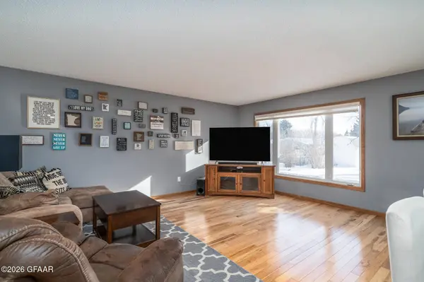 1017 9TH AVE SE, East Grand Forks, MN 56721