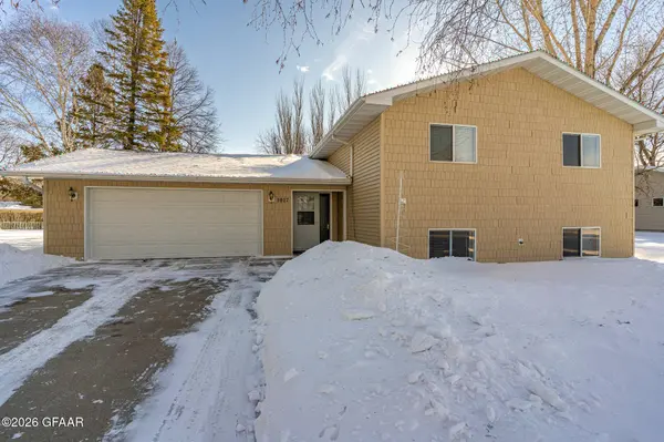 1017 9TH AVE SE, East Grand Forks, MN 56721