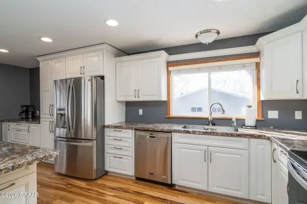 1017 9TH AVE SE, East Grand Forks, MN 56721