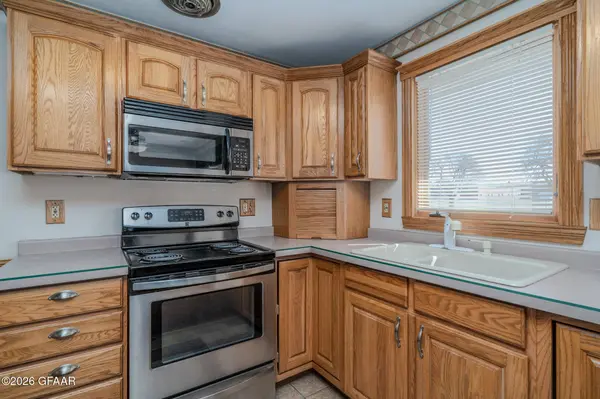 1403 8TH AVE NW, East Grand Forks, MN 56721