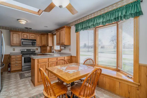 1403 8TH AVE NW, East Grand Forks, MN 56721