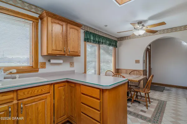 1403 8TH AVE NW, East Grand Forks, MN 56721
