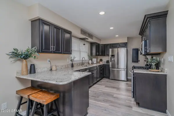 1103 HAMMERLING AVE, Grand Forks, ND 58201