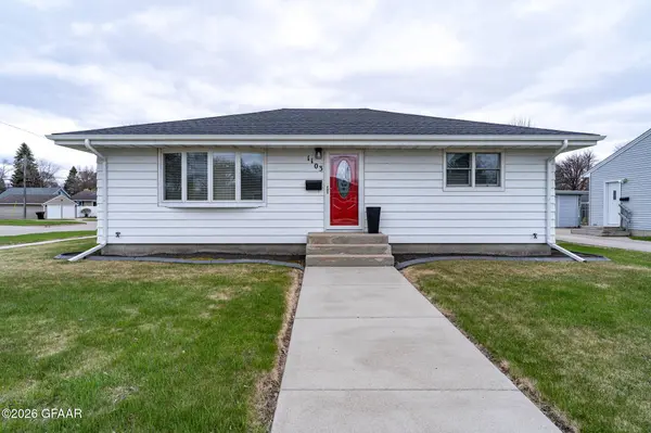 1103 HAMMERLING AVE, Grand Forks, ND 58201