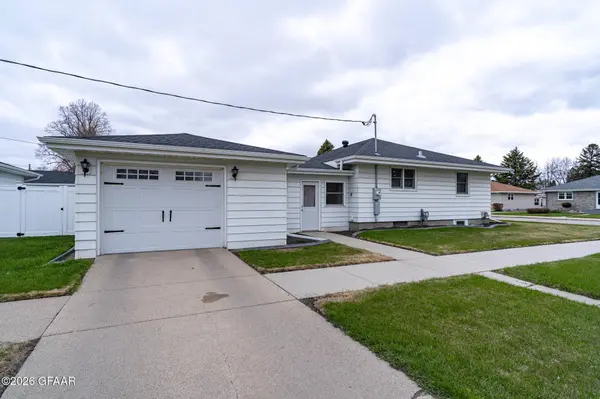 1103 HAMMERLING AVE, Grand Forks, ND 58201