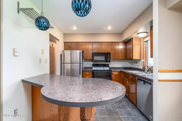 1104 21ST ST NW, East Grand Forks, MN 56721