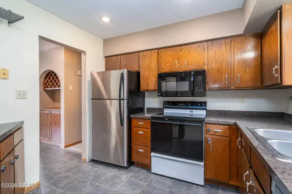 1104 21ST ST NW, East Grand Forks, MN 56721