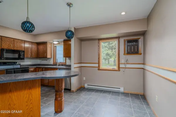 1104 21ST ST NW, East Grand Forks, MN 56721