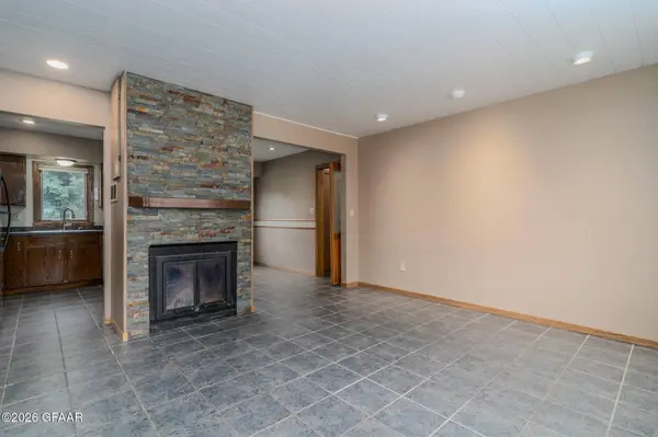 1104 21ST ST NW, East Grand Forks, MN 56721
