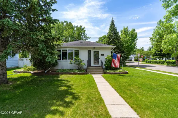 1529 CHESTNUT PL, Grand Forks, ND 58201