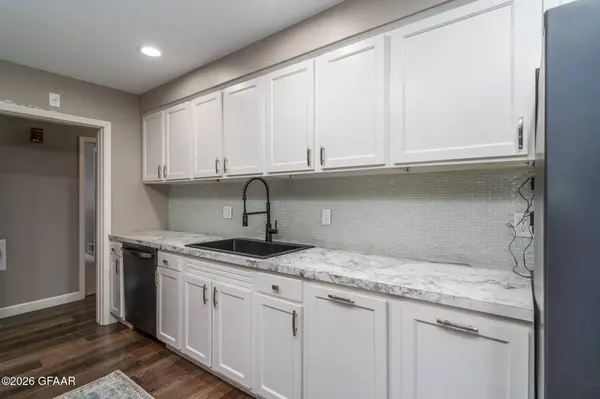 1403 OAK ST, Grand Forks, ND 58201
