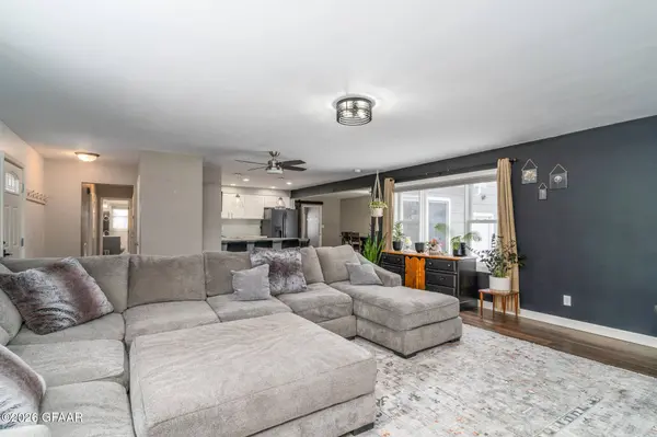 1403 OAK ST, Grand Forks, ND 58201