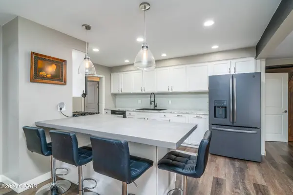 1403 OAK ST, Grand Forks, ND 58201