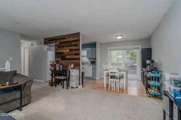 2226 SPRINGBROOK CT, Grand Forks, ND 58201