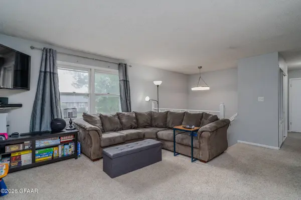 2226 SPRINGBROOK CT, Grand Forks, ND 58201