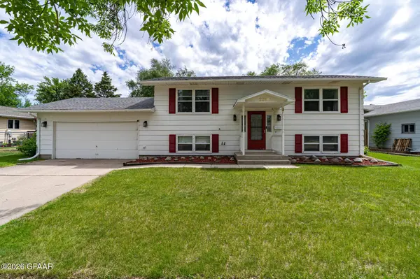 2226 SPRINGBROOK CT, Grand Forks, ND 58201