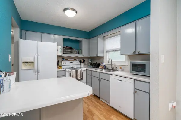 2226 SPRINGBROOK CT, Grand Forks, ND 58201