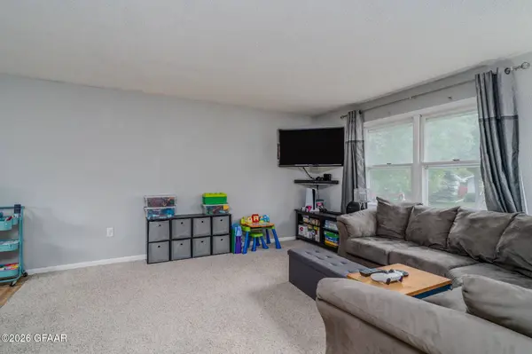 2226 SPRINGBROOK CT, Grand Forks, ND 58201