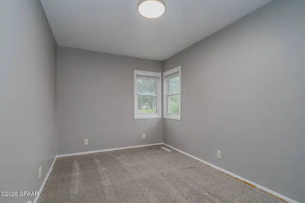 2509 9TH AVE N, Grand Forks, ND 58203
