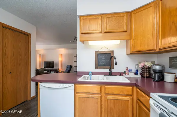 2573 40TH ST S, Grand Forks, ND 58201
