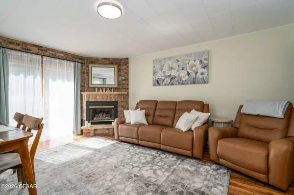 5604 BELMONT RD, Grand Forks, ND 58201