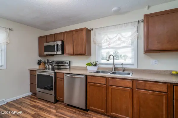 5604 BELMONT RD, Grand Forks, ND 58201