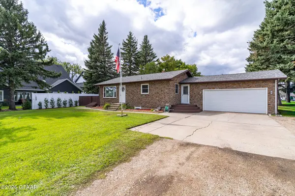5604 BELMONT RD, Grand Forks, ND 58201