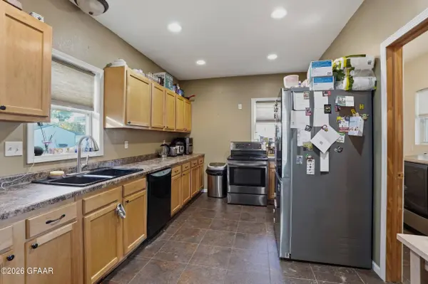 402 4TH ST N, Grand Forks, ND 58203