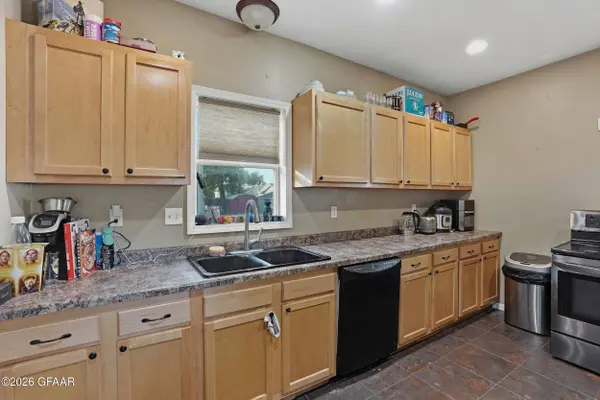 402 4TH ST N, Grand Forks, ND 58203