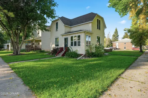 402 4TH ST N, Grand Forks, ND 58203