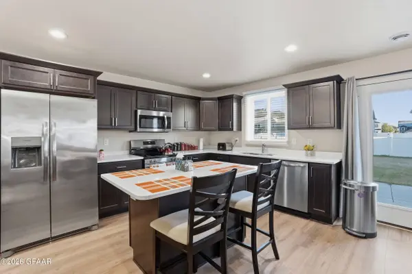 974 DAVID DR, Grand Forks, ND 58201