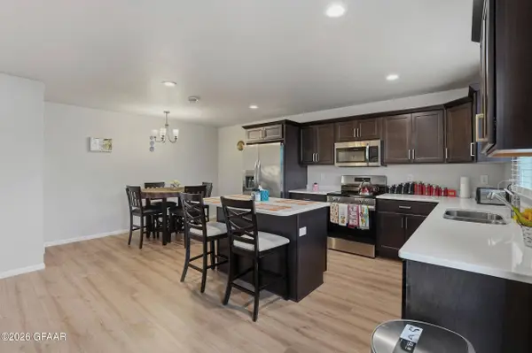 974 DAVID DR, Grand Forks, ND 58201