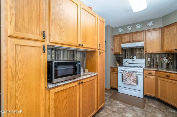 2144 27TH AVE S, Grand Forks, ND 58201