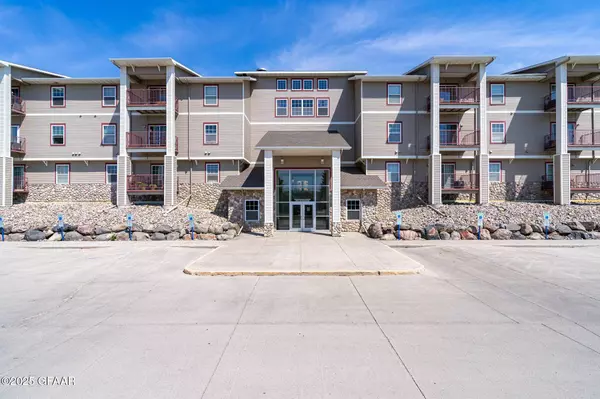 4600 WASHINGTON ST S 123, Grand Forks, ND 58201