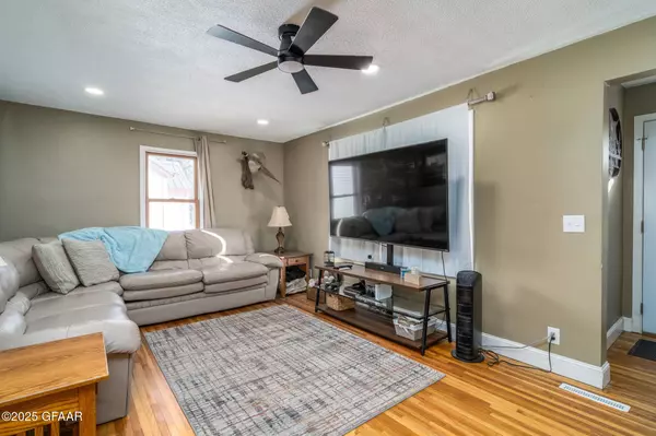 2124 8TH AVE N, Grand Forks, ND 58203