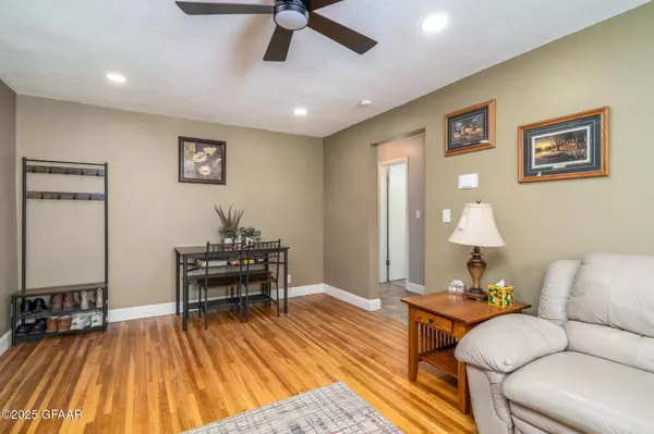 2124 8TH AVE N, Grand Forks, ND 58203