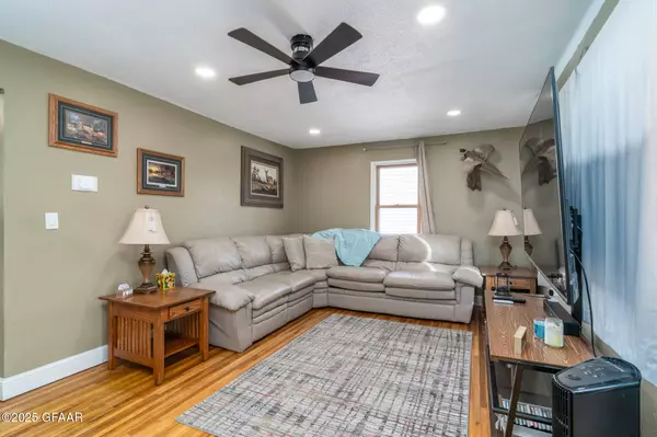 2124 8TH AVE N, Grand Forks, ND 58203