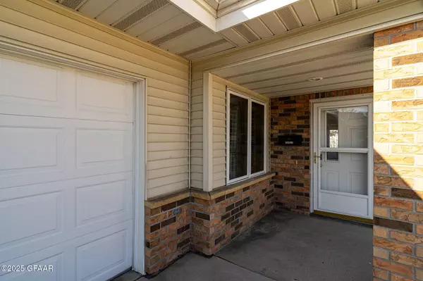 2049 26TH AVE S A, Grand Forks, ND 58201