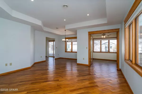 2049 26TH AVE S A, Grand Forks, ND 58201