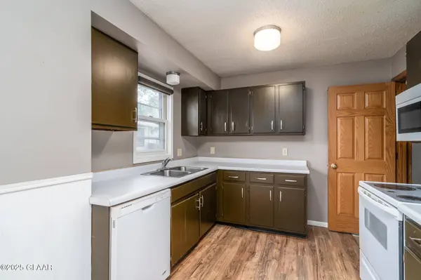 1724 6TH AVE N, Grand Forks, ND 58203