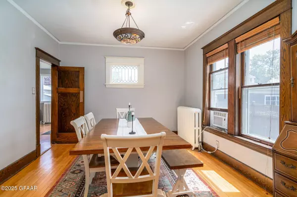 607 5TH ST S, Grand Forks, ND 58201