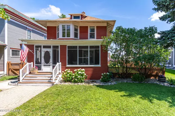 607 5TH ST S, Grand Forks, ND 58201