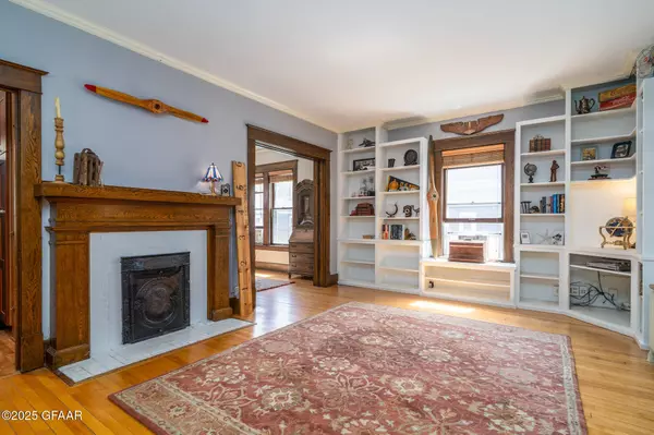 607 5TH ST S, Grand Forks, ND 58201