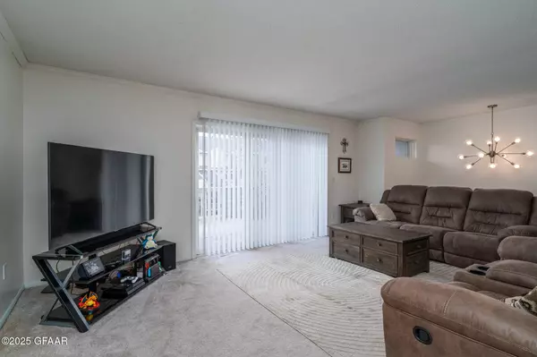 2271 KNIGHTSBRIDGE CT, Grand Forks, ND 58201